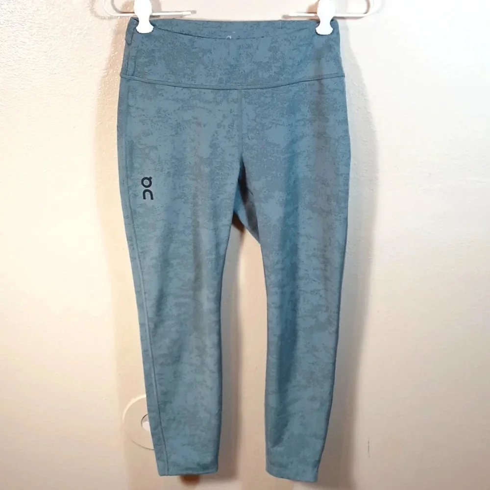 On Running Women's 7/8 Running Tights size XS or Small